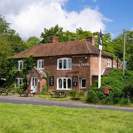The Flying Horse Inn Boughton Aulph Екстер'єр фото