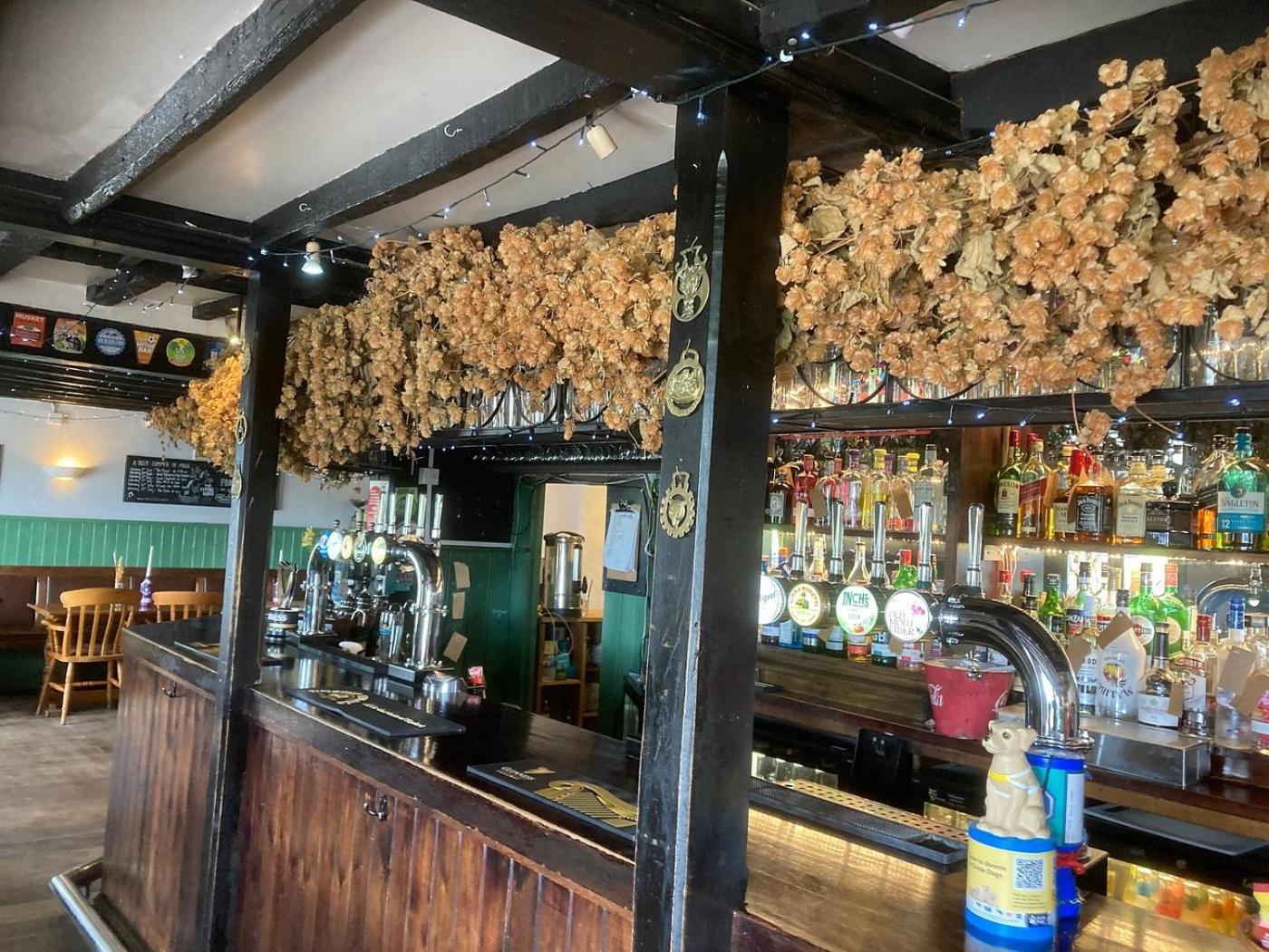 The Flying Horse Inn Boughton Aulph Екстер'єр фото