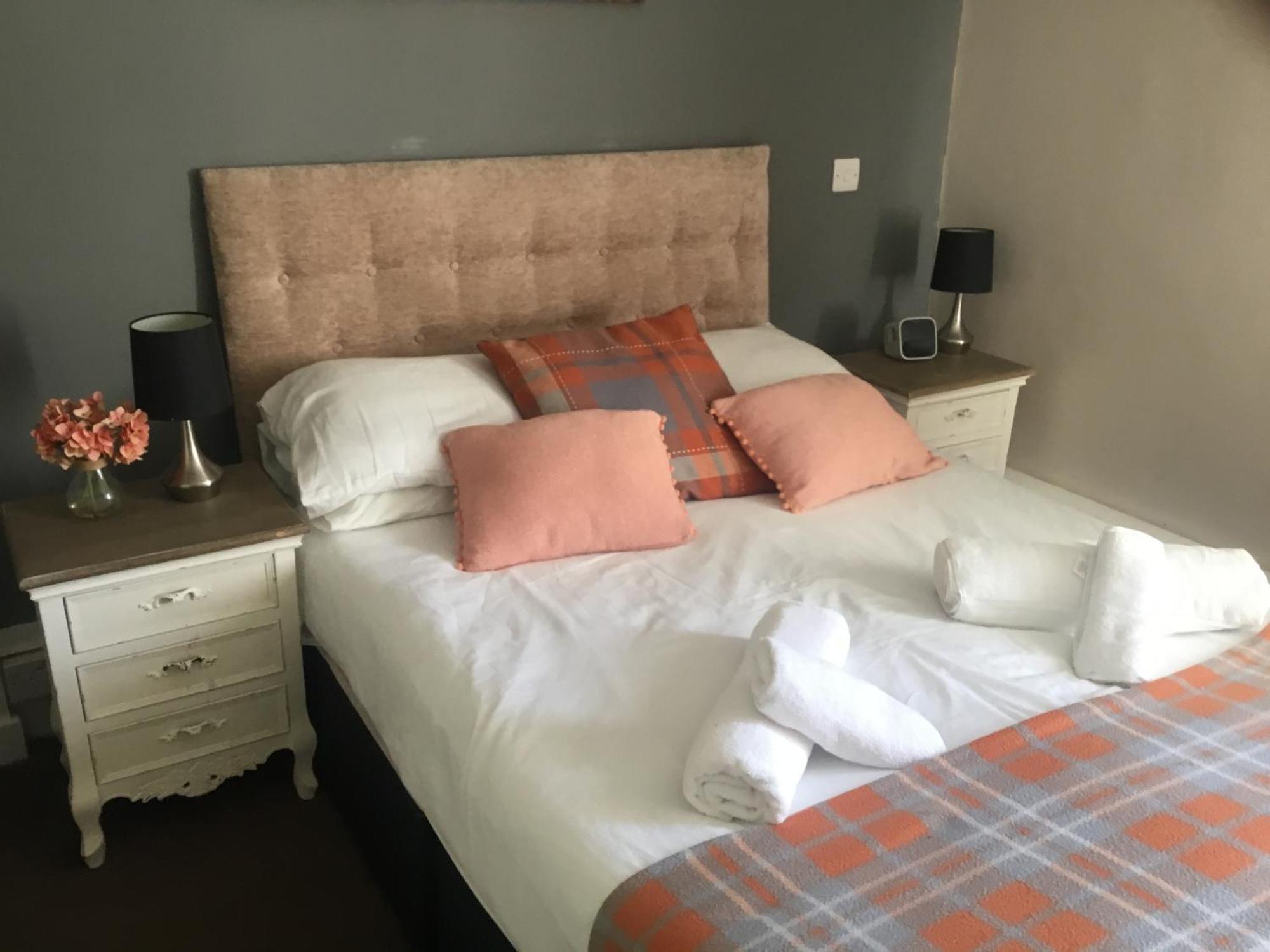 The Flying Horse Inn Boughton Aulph Екстер'єр фото