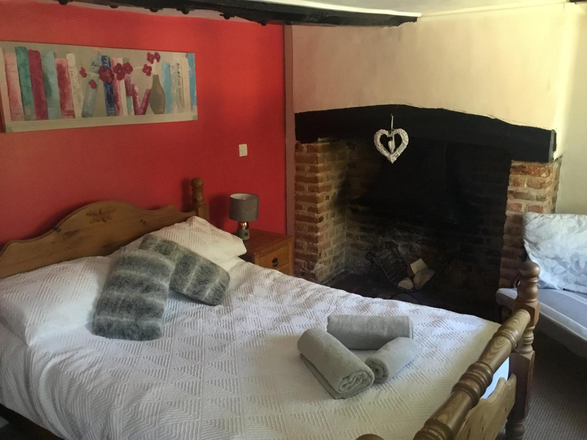 The Flying Horse Inn Boughton Aulph Екстер'єр фото