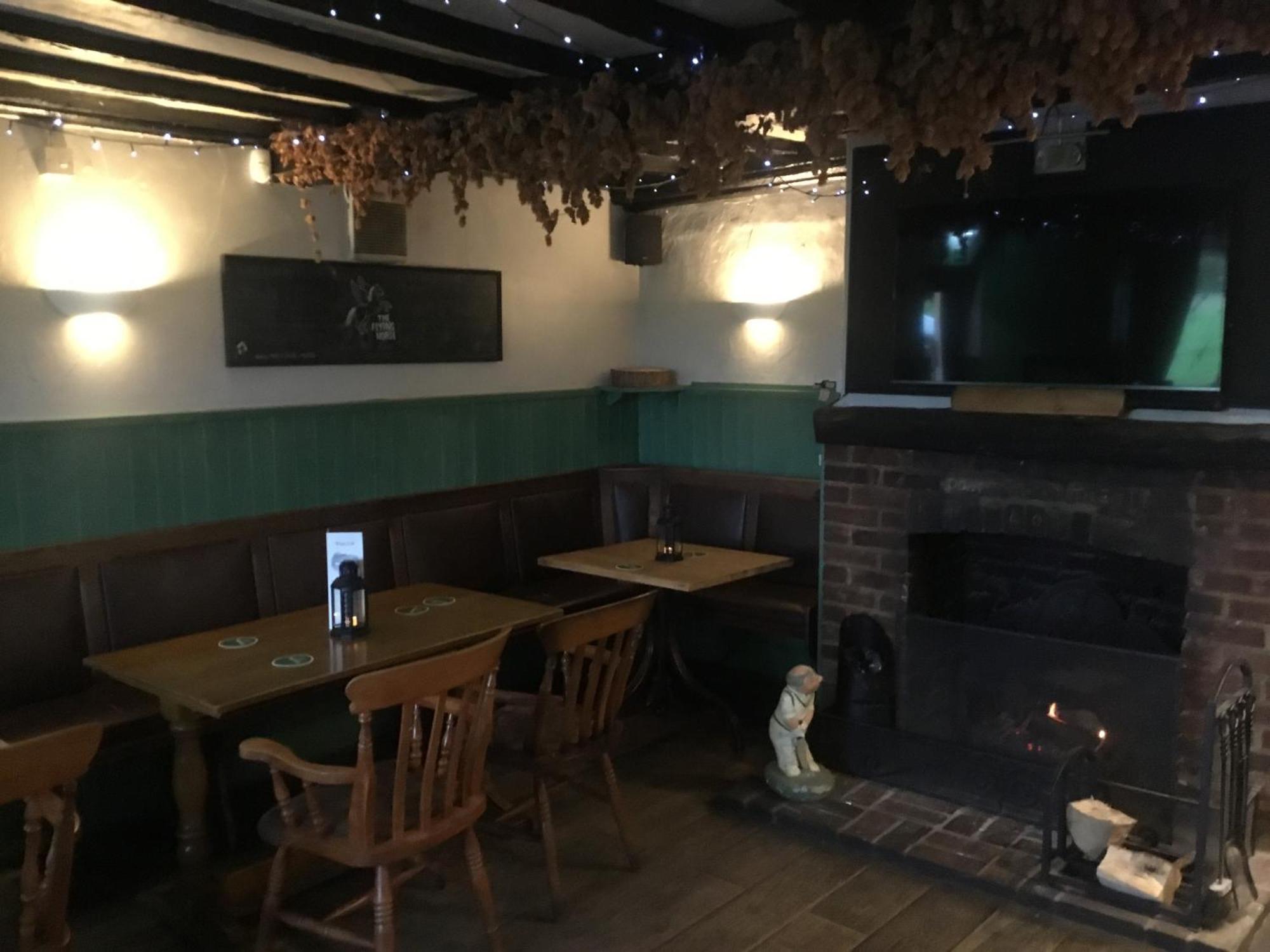 The Flying Horse Inn Boughton Aulph Екстер'єр фото