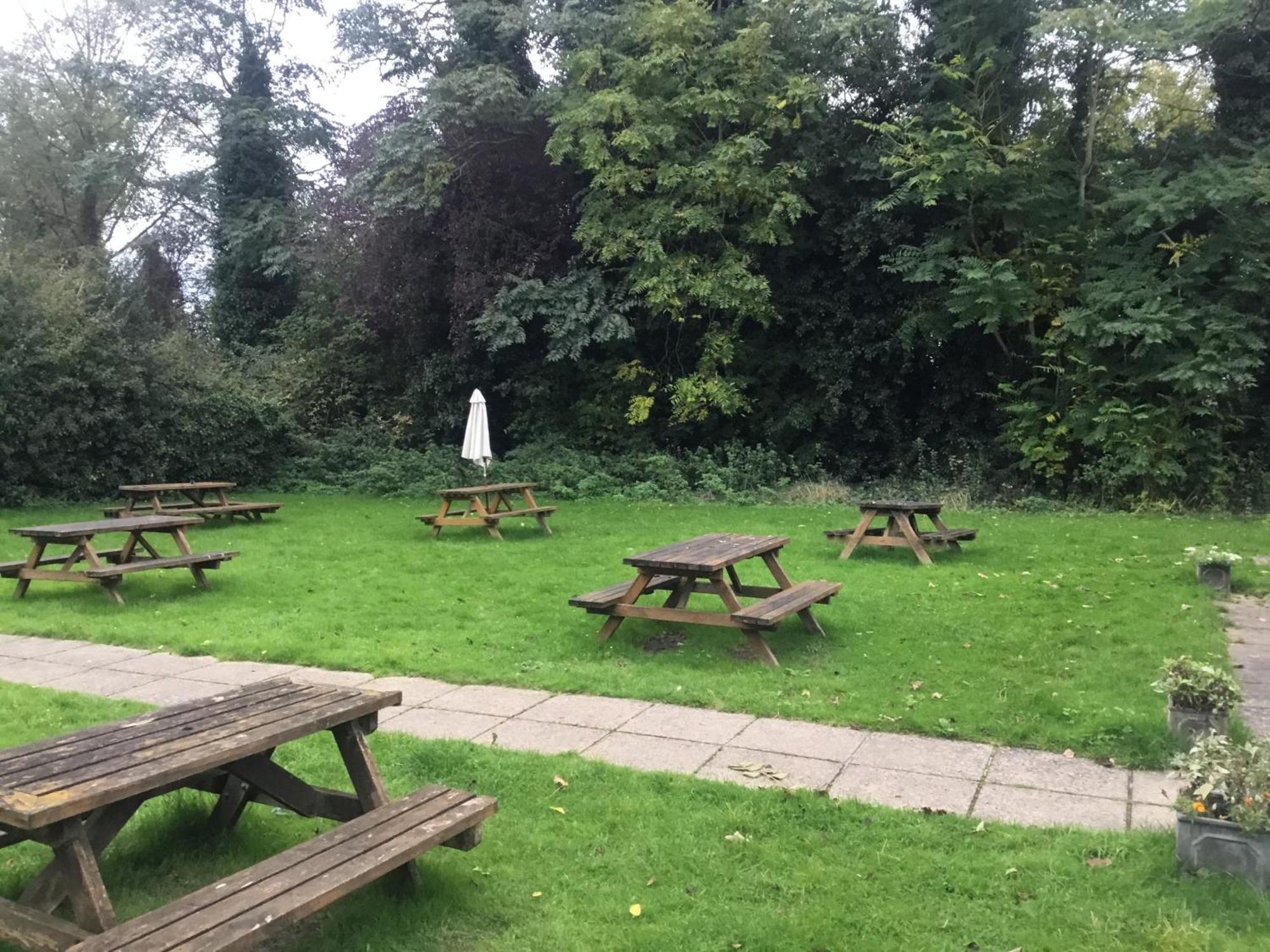 The Flying Horse Inn Boughton Aulph Екстер'єр фото